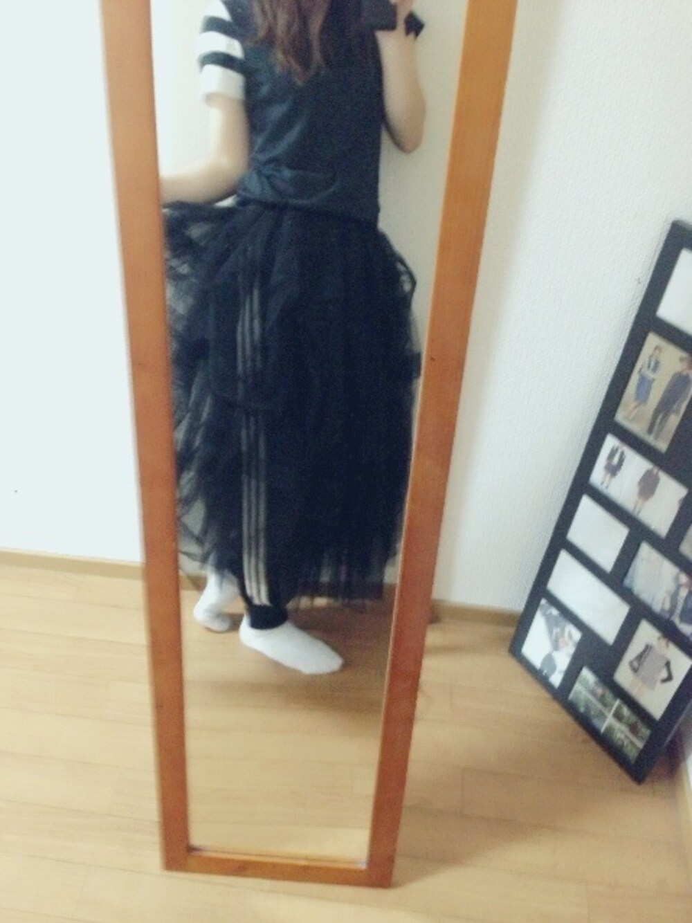 ブラック系のTシャツ/カットソー、ブラック系のその他パンツ、ブラック系のスカートを着用したレディースの夏コーディネートの1枚目の写真