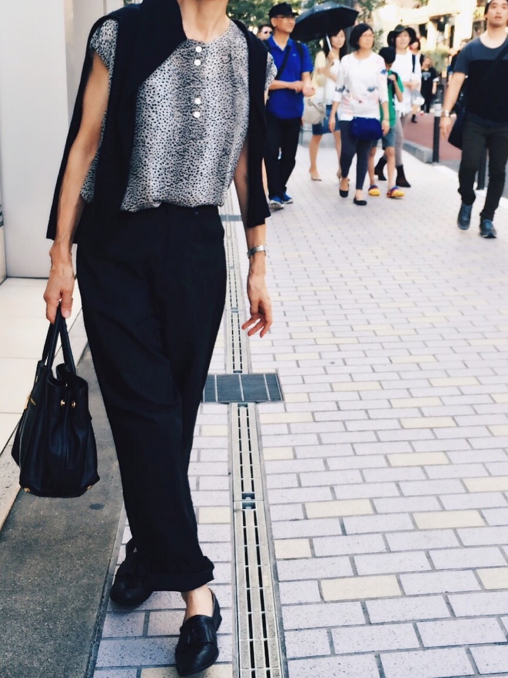 「お母さん、買い物、ワイドパンツ、レオパード」｜「JOURNAL STANDARDのNSツイル ワイド5PK パンツ#（その他パンツ、ブラック系）」を使った、yukiさん（レディース・164cm）の秋コーディネートの1枚目の写真