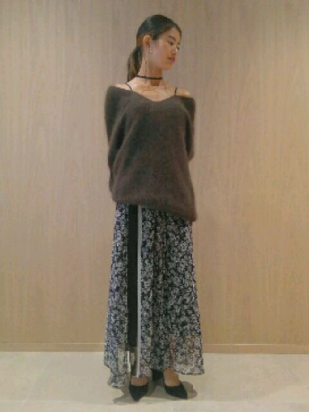 「ニット、カジュアル、花柄、ヴィンテージ、モード、ootd、FRAY I.D」｜「FRAY I.Dのバッククロスプルオーバー（トップス、その他）」を使った、mizuho soneさん（レディース・157cm）の秋コーディネートの1枚目の写真