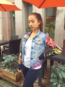 「Desigual（デシグアル）のアイテム（デニムジャケット）」を使った、Christina さん（レディース・161cm）の秋コーディネート
