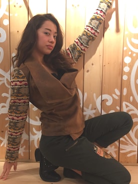 「Desigual（デシグアル）のアイテム（チノパンツ）」を使った、Christina さん（レディース・161cm）の秋コーディネート