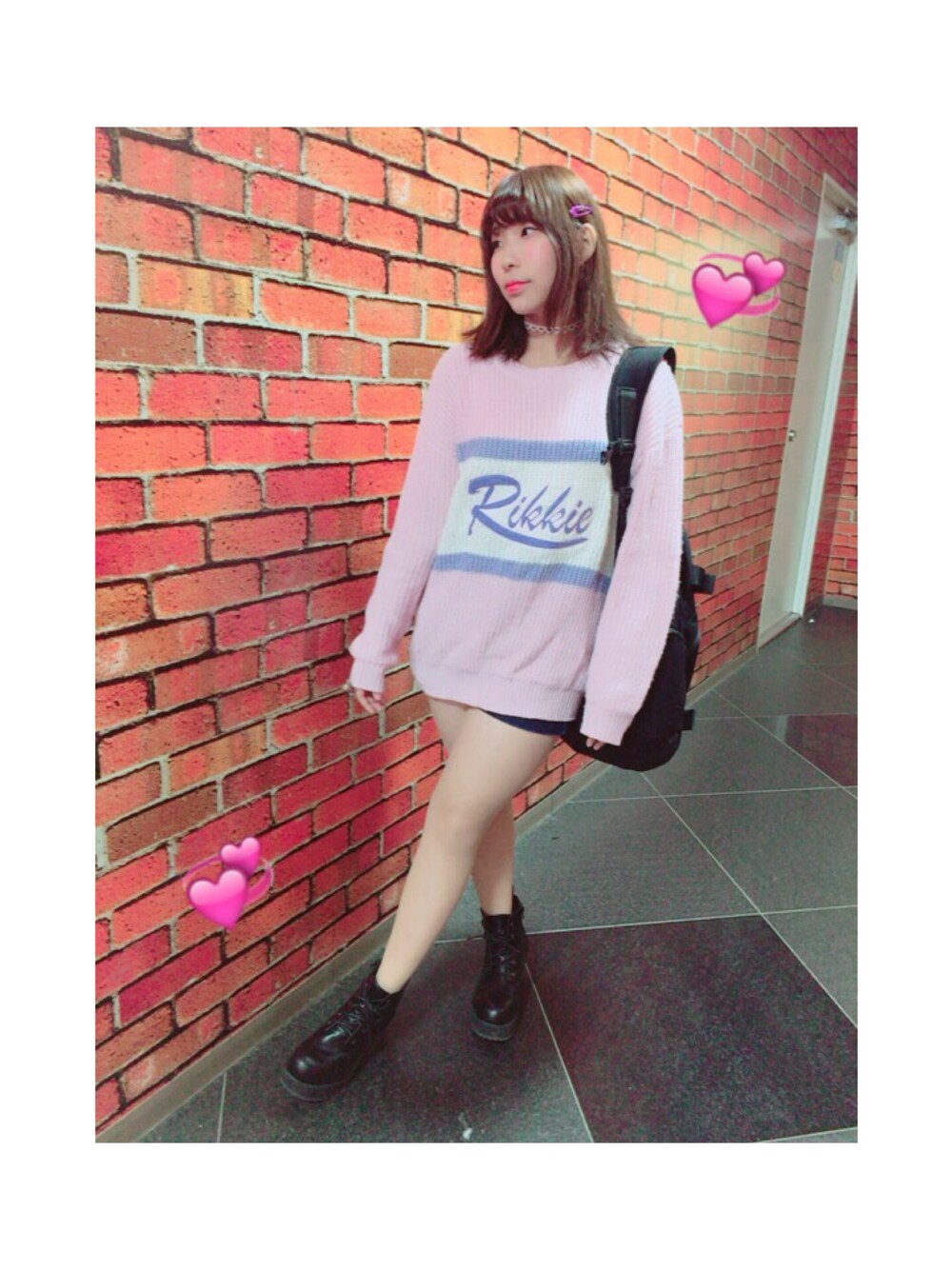 「だぼだぼニット、ショートブーツ、ピンク×ブラック、リュックスタイル、デニムパンツ、WEGO」｜「WEGOのWEGO/ジャガ－ドワッペンニット（ニット/セーター、ピンク系）」を使った、♡山崎あかね(あかねん)♡さん（レディース・152cm）の秋コーディネートの1枚目の写真