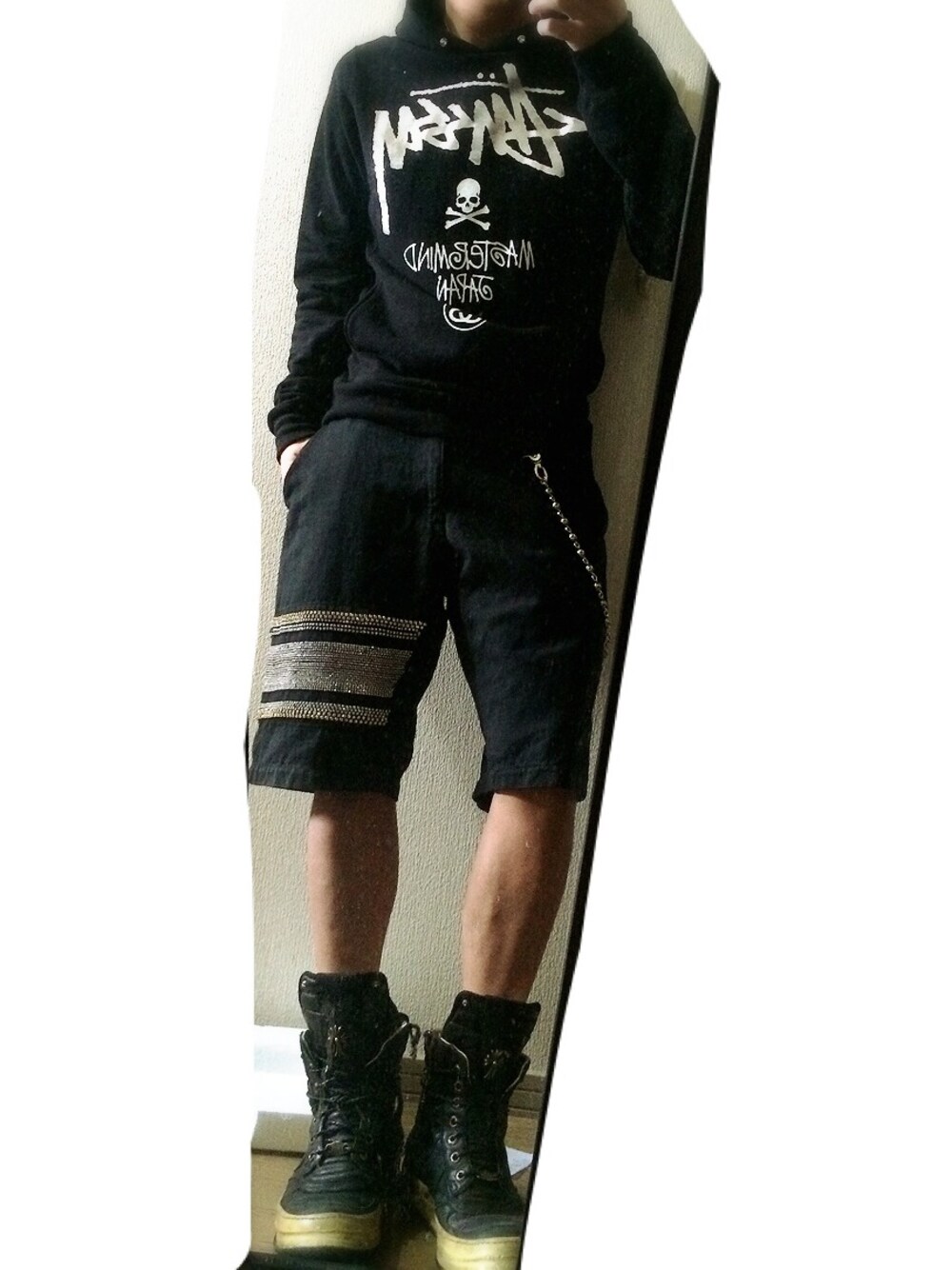 「マスターマインド、mastermind JAPAN、クロムハーツ、Chrome Hearts、stussy、RICK OWENS、リックオウエンス、ストリート、ラグジュアリーストリート」｜「mastermind japan×stussy×beamsのマスターマインドとステューシーの
コラボでBEAMS別注のパーカー（パーカー、ブラック系）」を使った、まぁ坊さん（メンズ・178cm）の秋コーディネートの1枚目の写真