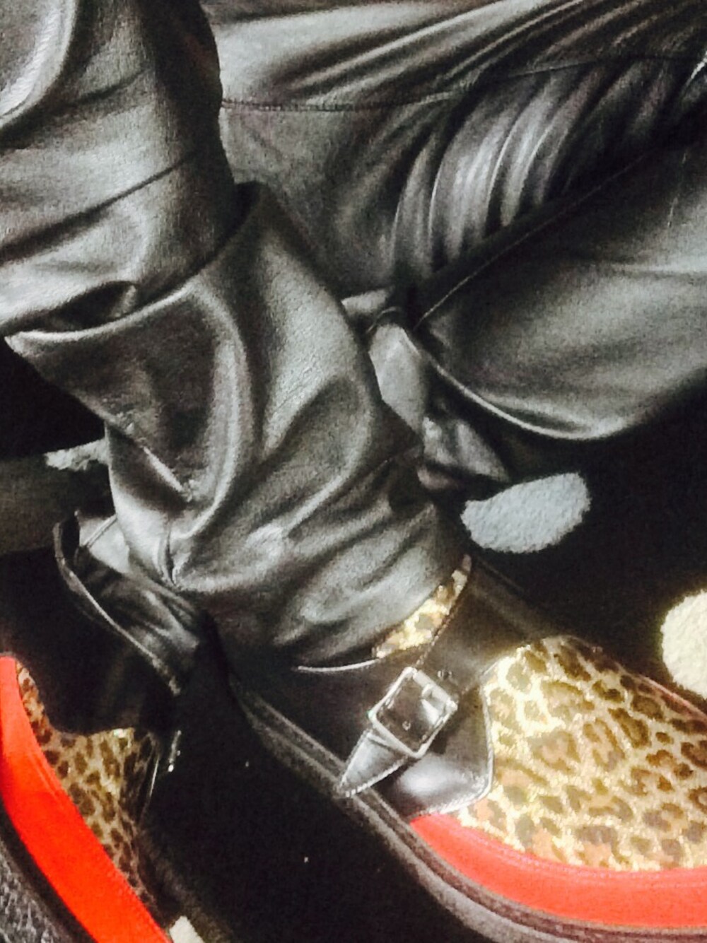 「サンローランパリ、saint laurent paris、クリーパーズ、ラバーソール、厚底シューズ、フェイクレザー、レザー」｜「SAINT LAURENT PARISのサンローランパリ
ベイビーキャット クリーパーズ（その他シューズ、ブラック系）」を使った、まぁ坊さん（メンズ・178cm）の秋コーディネートの1枚目の写真