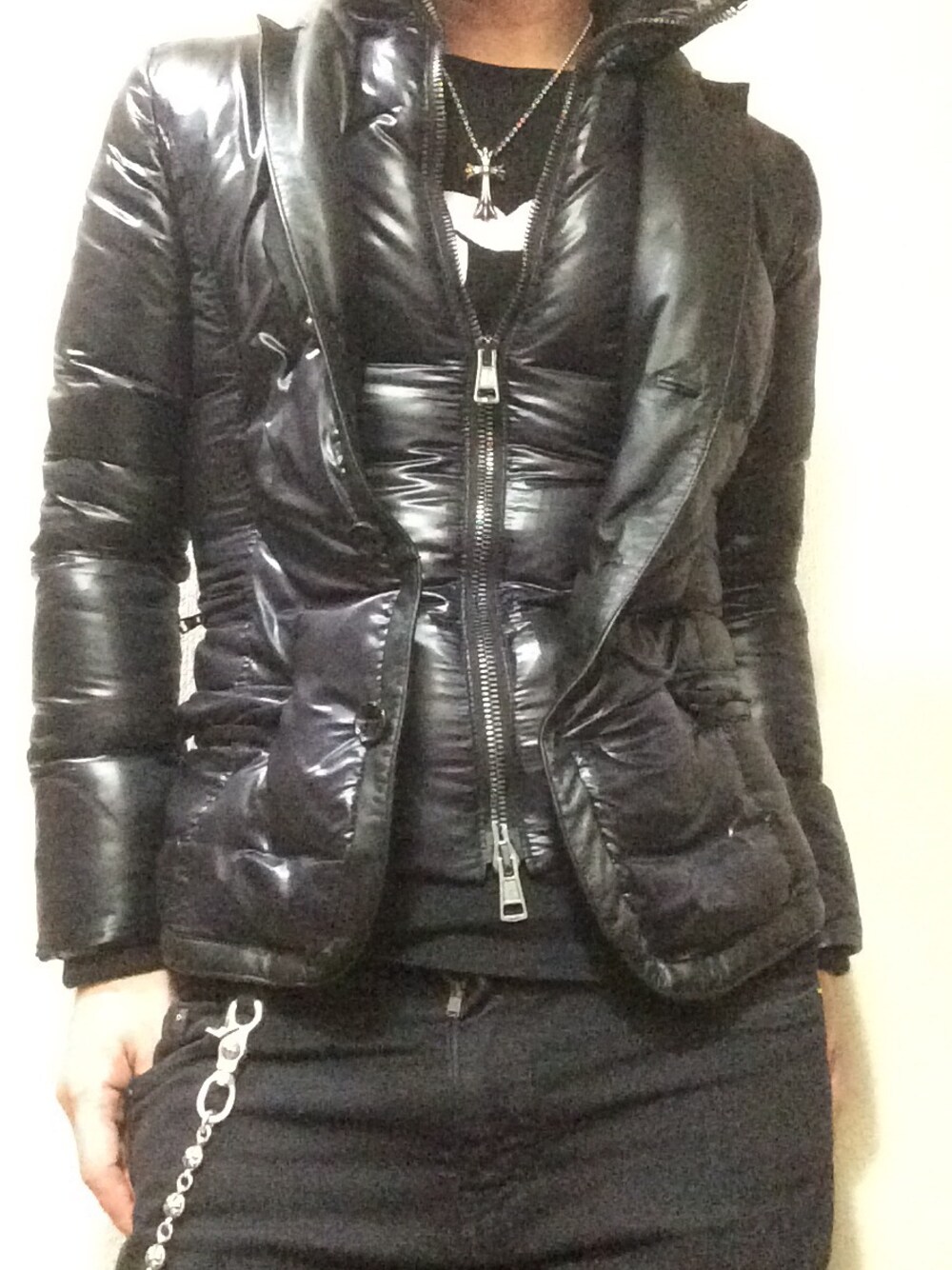「AKM、ダウン、saint laurent paris、サンローランパリ、クロムハーツ、Chrome Hearts、リメイク」｜「AKMのAKM レイヤード
ダウンジャケット（ダウンジャケット/コート、ブラック系）」を使った、まぁ坊さん（メンズ・178cm）の冬コーディネートの1枚目の写真