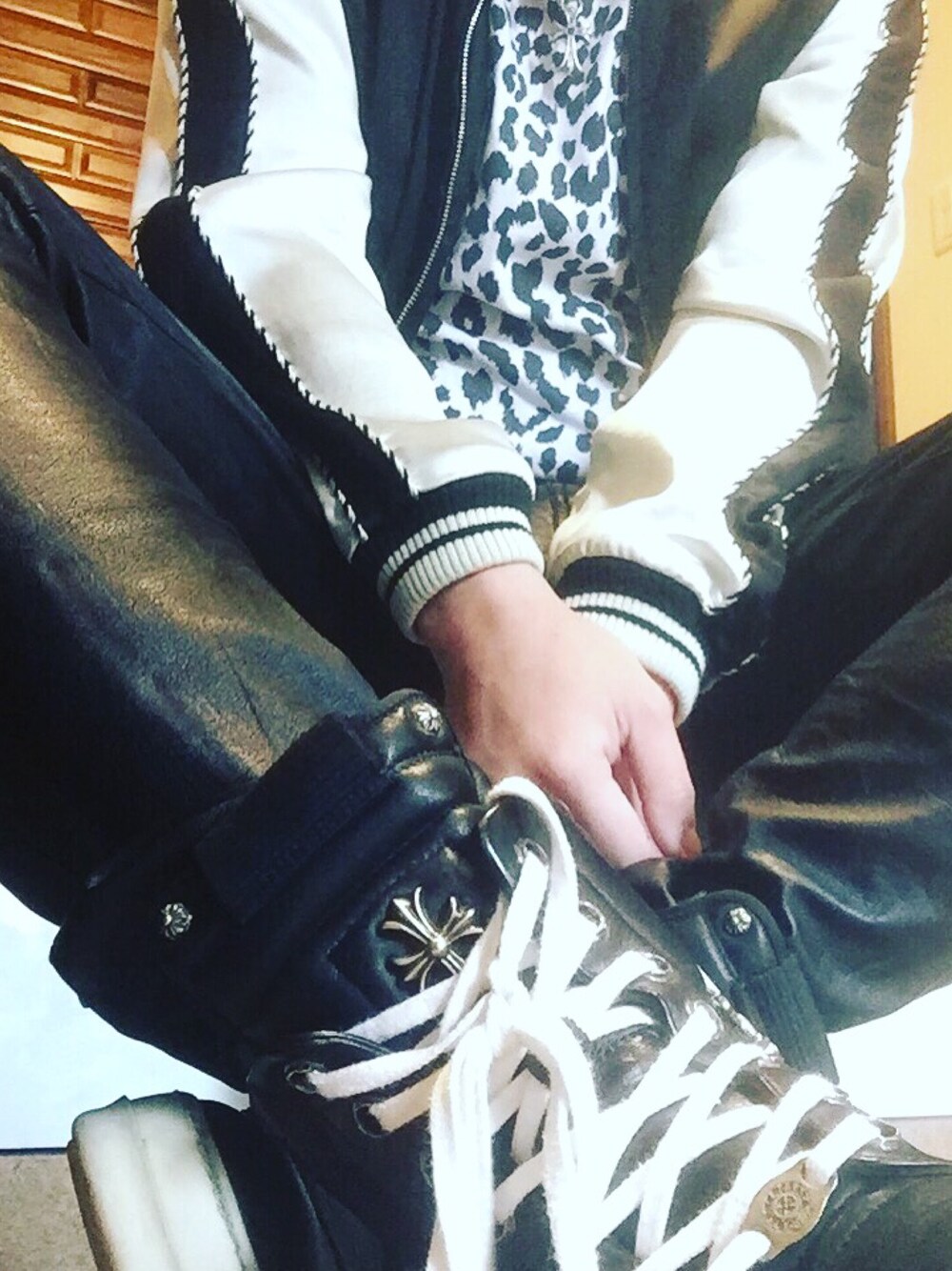 「サンローランパリ、saint laurent paris、サンローラン、Saint Laurent、Chrome Hearts、クロムハーツ、RICKOWENS、リックオウエンス、クロムリック、エディスリマン」｜「SAINT LAURENT PARISのヴァンパイア スカジャン 
 
（その他アウター、ブラック系）」を使った、まぁ坊さん（メンズ・178cm）の冬コーディネートの1枚目の写真