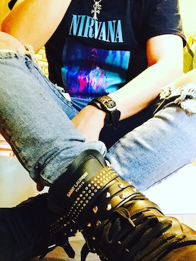 SAINT LAURENT PARISのスニーカーを使った人気ファッション