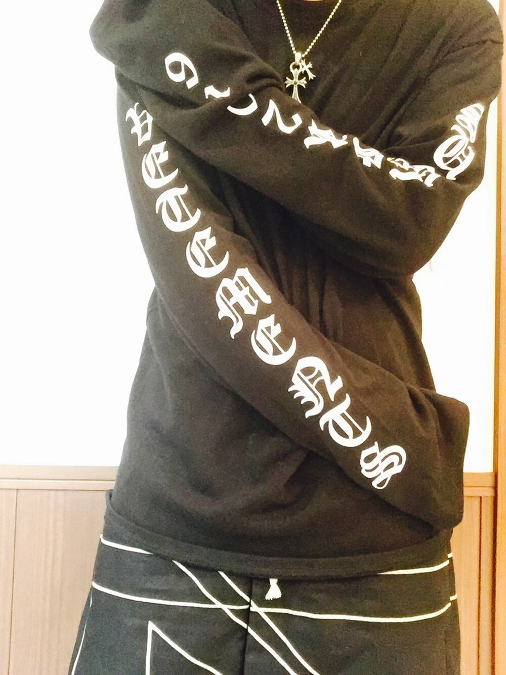 「vetements、ヴェトモン、RICKOWENS、リックオウエンス、ブラ袖、ロングスリーブ、サルエルパンツ、chromehearts、クロムハーツ、コーディネート」｜「VETEMENTSのアイテム（スウェット、ブラック系）」を使った、まぁ坊さん（メンズ・178cm）の夏コーディネートの1枚目の写真