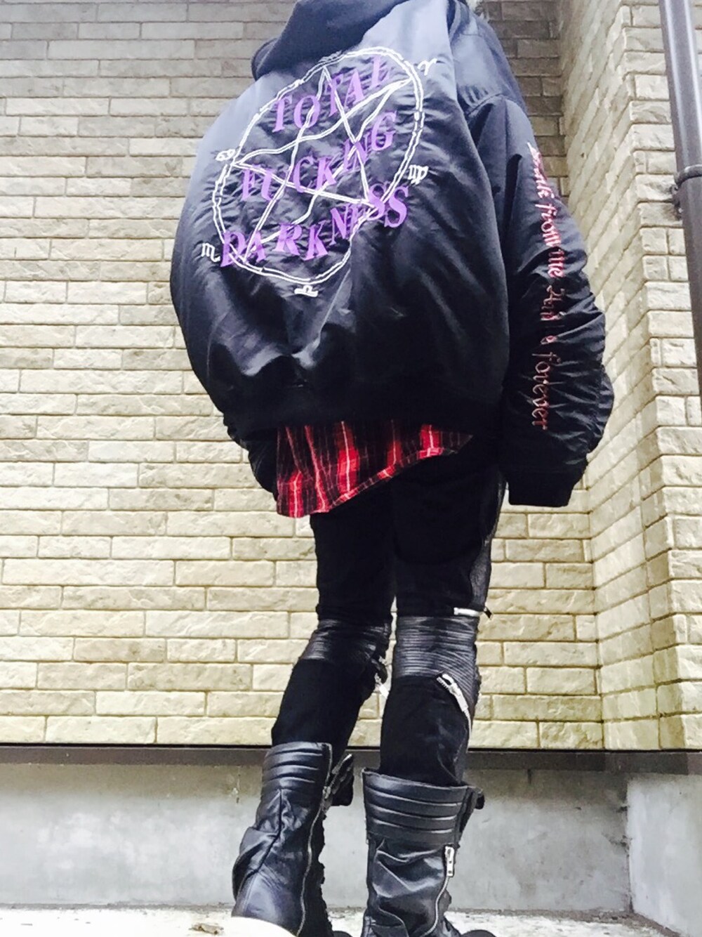 「vetements、SAINTLAURENTPARIS、RICKOWENS、ヴェトモン、MA1、ビッグシルエット、コーディネート、サンローランパリ、バイカーデニム、fearofgod」｜「VETEMENTSのvetements 16-17A/W ma1（ナイロンジャケット、ブラック系）」を使った、まぁ坊さん（メンズ・178cm）の夏コーディネートの1枚目の写真
