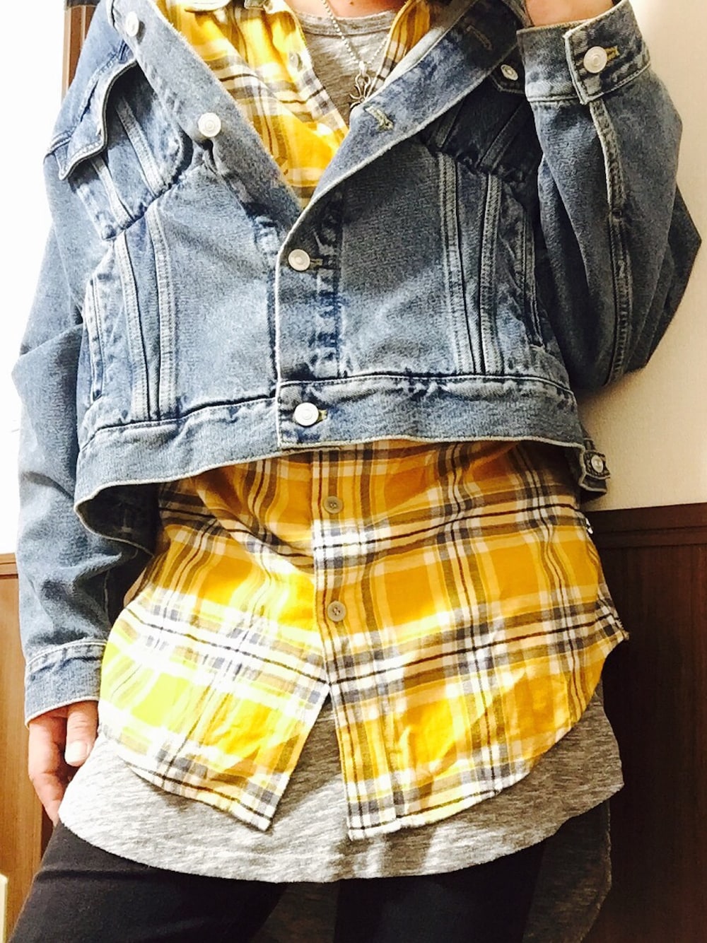 「BALENCIAGA、fear of god、SAINTLAURENTPARIS、バレンシアガ、サンローランパリ、ドロップショルダー、コーディネート、chromehearts、クロムハーツ、vetements」｜「BALENCIAGAのアイテム（デニムジャケット、ブルー系）」を使った、まぁ坊さん（メンズ・178cm）の秋コーディネートの1枚目の写真