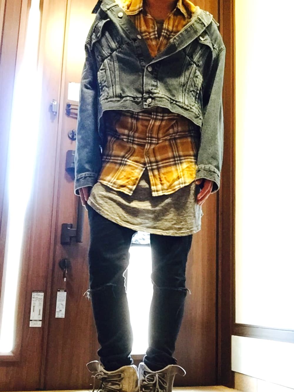 「バレンシアガ、BALENCIAGA、デニムジャケット、SAINTLAURENTPARIS、サンローランパリ、fear of god、フィアオブゴッド、登坂広臣、gdragon、コーディネート」｜「BALENCIAGAのアイテム（デニムジャケット、ブルー系）」を使った、まぁ坊さん（メンズ・178cm）の秋コーディネートの1枚目の写真
