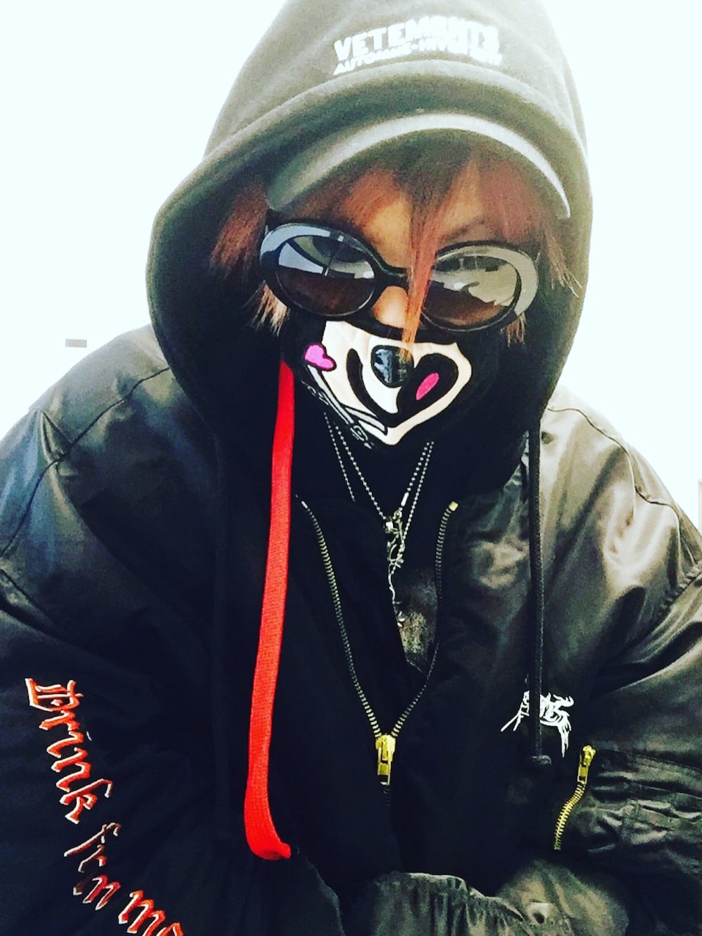 「vetements、peaceminusone、ロングストラップキャップ、コーディネート、じよん、gdragon、登坂広臣、ボンバージャケット、PRADA、roar」｜「peaceminusoneのアイテム（キャップ、ブラック系）」を使った、まぁ坊さん（メンズ・178cm）の秋コーディネートの1枚目の写真