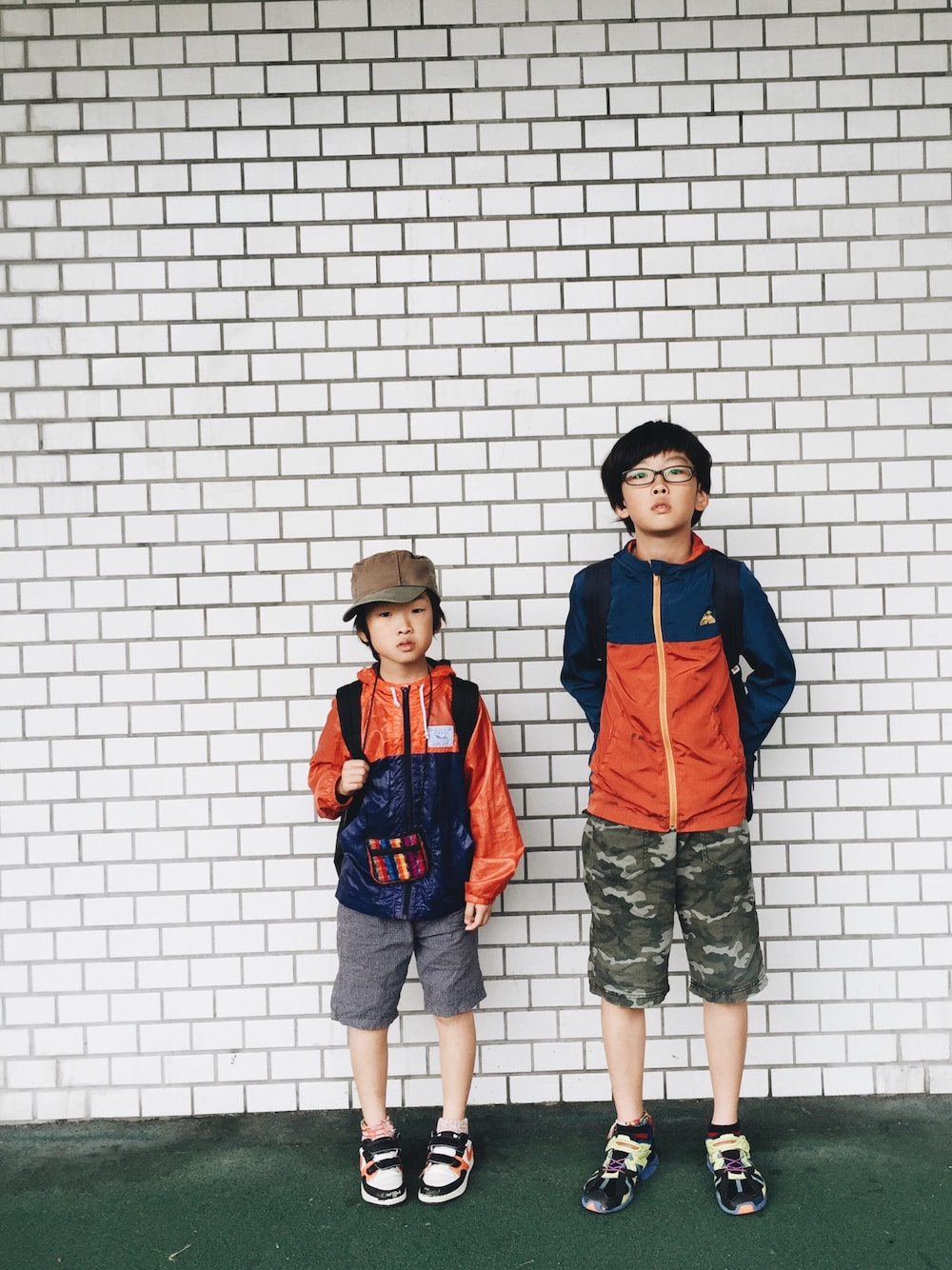 「学校、学校着、ナイロンパーカー、兄弟、小学生、ワークキャップ、メガネ男子、リュック、スポーティ、スポーツミックス」｜「CUB by KRIFF MAYERのアイテム（ナイロンジャケット、その他）」を使った、☞Akiiiiix✌︎さん（キッズ・122cm）の秋コーディネートの1枚目の写真