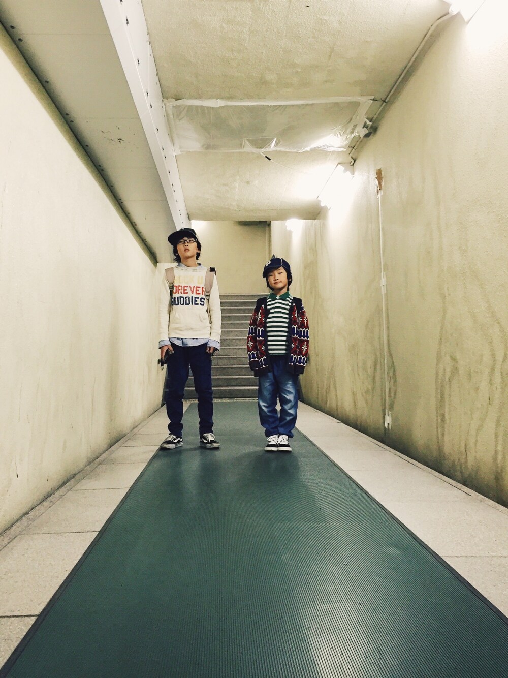「ニット、トレーナー、アメカジ、キャップ、サルエルパンツ、ノーカラーシャツ、ポロシャツ、ボーダー」｜「DENIM DUNGAREEのアイテム（カーディガン/ボレロ、その他）」を使った、☞Akiiiiix✌︎さん（キッズ・123cm）の秋コーディネートの1枚目の写真