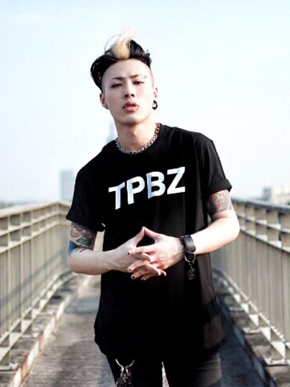 「TPBZ」｜「Tpbzのアイテム（Tシャツ/カットソー、ブラック系）」を使った、MARSLInさん（メンズ・175cm）の夏コーディネートの1枚目の写真