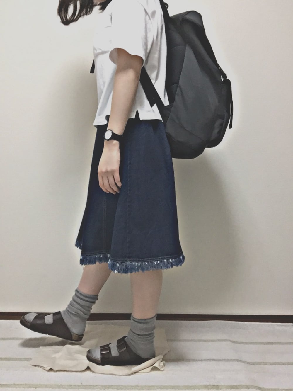 「ぽっちゃり、シンプルコーデ、デニムスカート、コンフォートサンダル」｜「no brandのアイテム（バックパック/リュック、グレー系）」を使った、maruoさん（レディース・160cm）の夏コーディネートの1枚目の写真