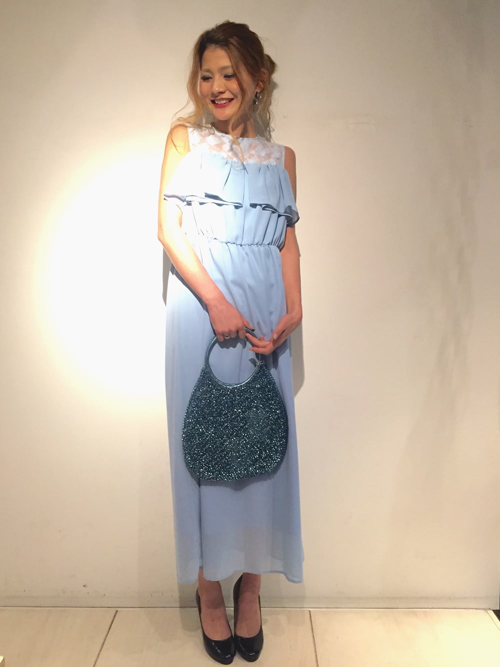 「kaene、REGISTA Armadio、ドレス、ドレスアップ、結婚式、結婚式二次会スタイル、結婚式 ワンピース、マキシ丈ワンピース、ティファニーブルー」｜「kaeneのアイテム（ドレス、ブルー系）」を使った、REGISTA Armadio さん（レディース・167cm）の冬コーディネートの1枚目の写真