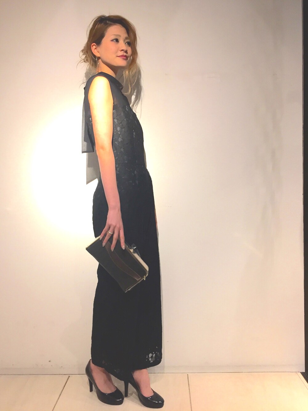 「kaene、REGISTA Armadio、ドレス、ドレスアップ、オールインワン、レース、結婚式、結婚式二次会スタイル、結婚式 ワンピース」｜「kaeneのアイテム（オールインワン・サロペット、ブラック系）」を使った、REGISTA Armadio さん（レディース・167cm）の冬コーディネートの1枚目の写真