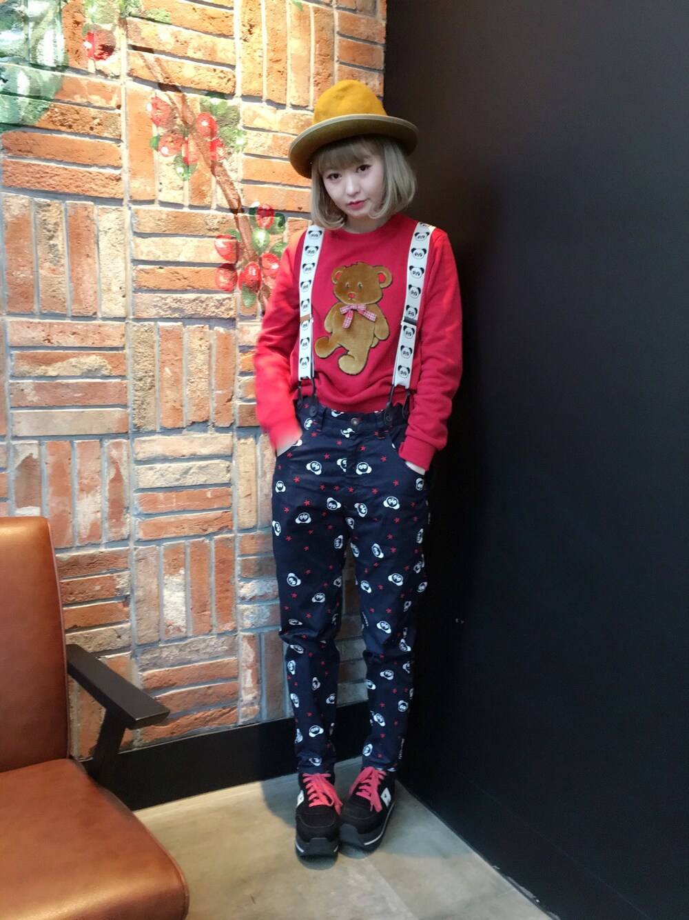 「Candy StripperのMY TEDDY xxx SWEAT TOPS（スウェット、ブラック系）」を使った、小鸟胃Abby酱さん（レディース・159cm）の秋コーディネートの1枚目の写真