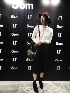 「5cm（ファイブシーエム）のアイテム（パンツ）」を使った、MARY•JOEYTSEさん（レディース・163cm）の秋コーディネート