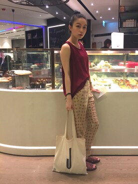 「initial（イニシャル）のアイテム（スラックス）」を使った、MARY•JOEYTSEさん（レディース・165cm）の春コーディネート