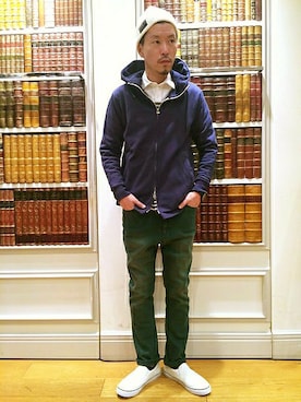 「アイテム（デニムパンツ、グリーン系）」を使った、YOSHIさん（メンズ・173cm）の春コーディネート