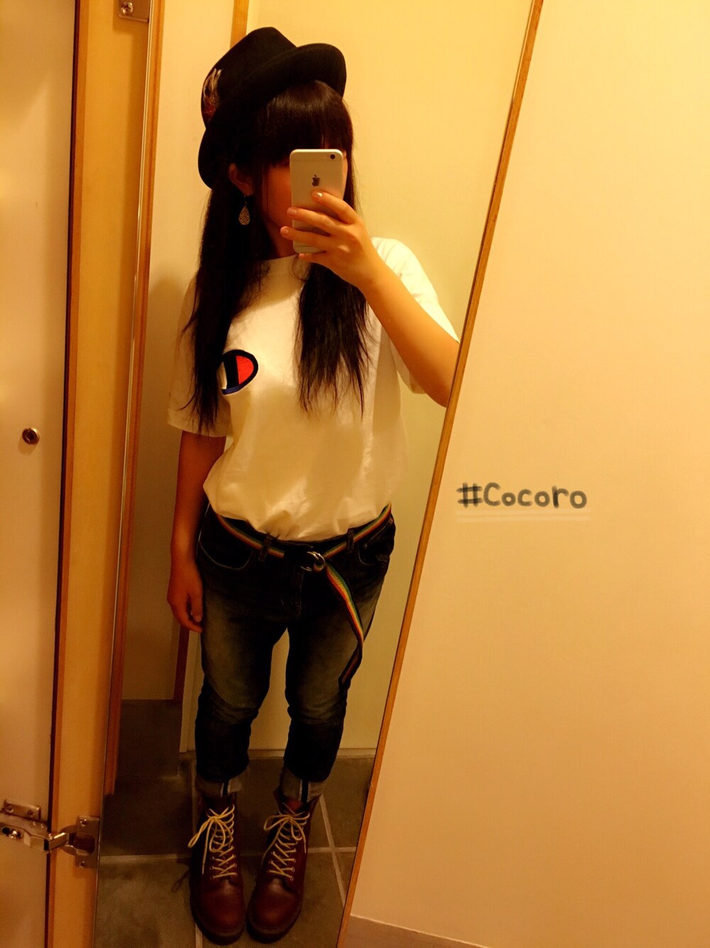 「Dr.Martens、RNA、Champion」｜「ChampionのCHAMPION / T-SHIRT(C3-F362)（Tシャツ/カットソー、ホワイト系）」を使った、Cocoroさん（レディース・156cm）の秋コーディネートの1枚目の写真