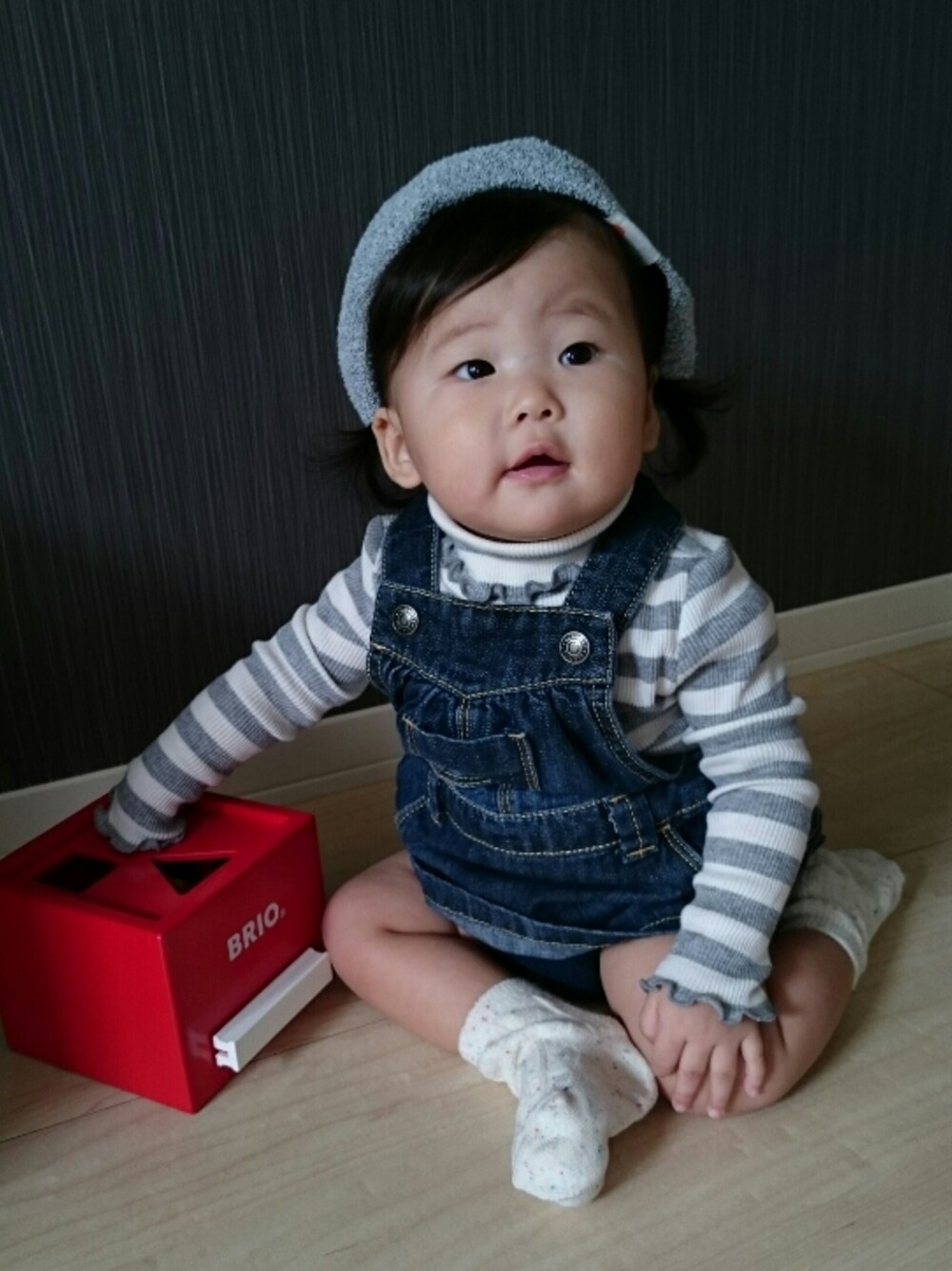 「あかちゃんコーデ、70cm、8ヶ月、女の子、おんなのこ、赤ちゃん」｜「OLD NAVYのアイテム（サロペット/オーバーオール、ブルー系）」を使った、yuurimamさん（キッズ・70cm）の秋コーディネートの1枚目の写真