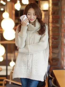 「白タートルネック」｜スタイルオンミさん（レディース・167cm）の冬コーディネート