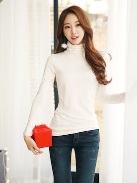 「白タートルネック」｜スタイルオンミさん（レディース・167cm）の冬コーディネート