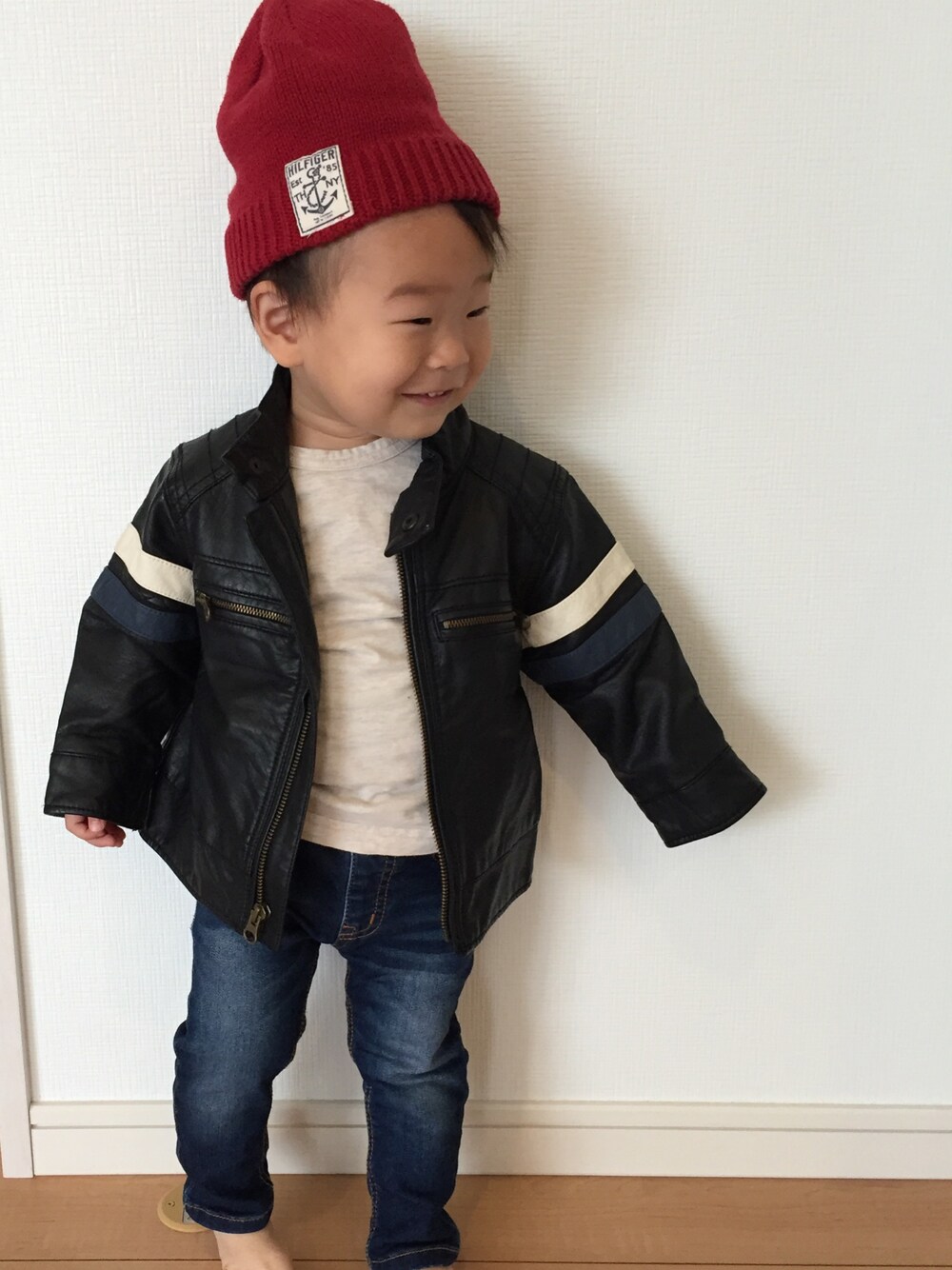 「ライダース、ニット帽、息子コーデ、1歳、春コーデ、韓国子供服」｜「GAPのアイテム（ライダースジャケット、ブラック系）」を使った、しょうちゃんさん（メンズ・80cm）の春コーディネートの1枚目の写真