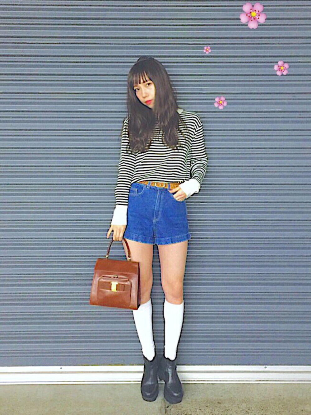 「ひろみのしふく、お花見、プチプラ、ヴィンテージ、ハイソックス、ハイウエスト、ガーリー」｜「DHOLICのアイテム（トップス、ブラック系）」を使った、蔭山ひろみさん（レディース・161cm）の春コーディネートの1枚目の写真