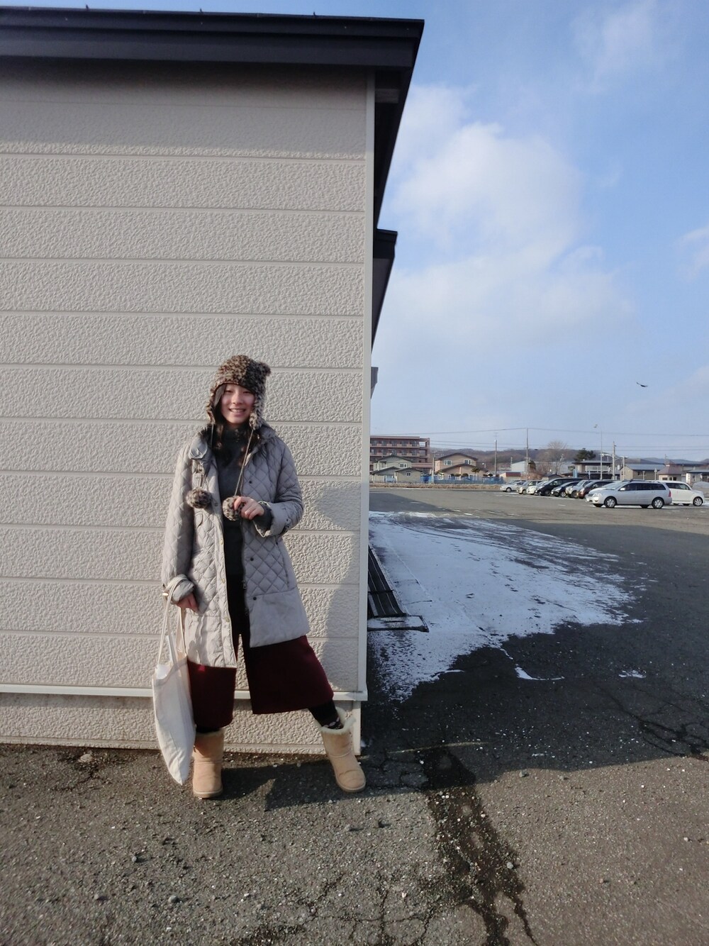 「SAPPORO、girl、hat、BAG、UNIQLO、MILKFED.、fun、fashion、Japan」｜「BEAMSのアイテム（ダウンジャケット/コート、ベージュ系）」を使った、ももさん（レディース・161cm）の冬コーディネートの1枚目の写真