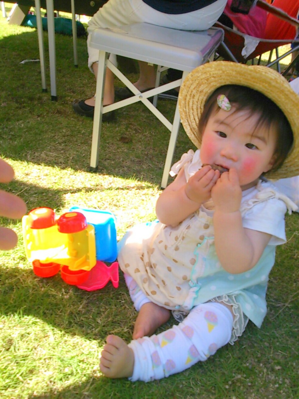 「レッグウォーマー、チュニック、麦わら帽子、ブルマ」｜「麦わら帽子（ハット、ベージュ系）」を使った、ratoco*さん（キッズ・70cm）の春コーディネートの1枚目の写真