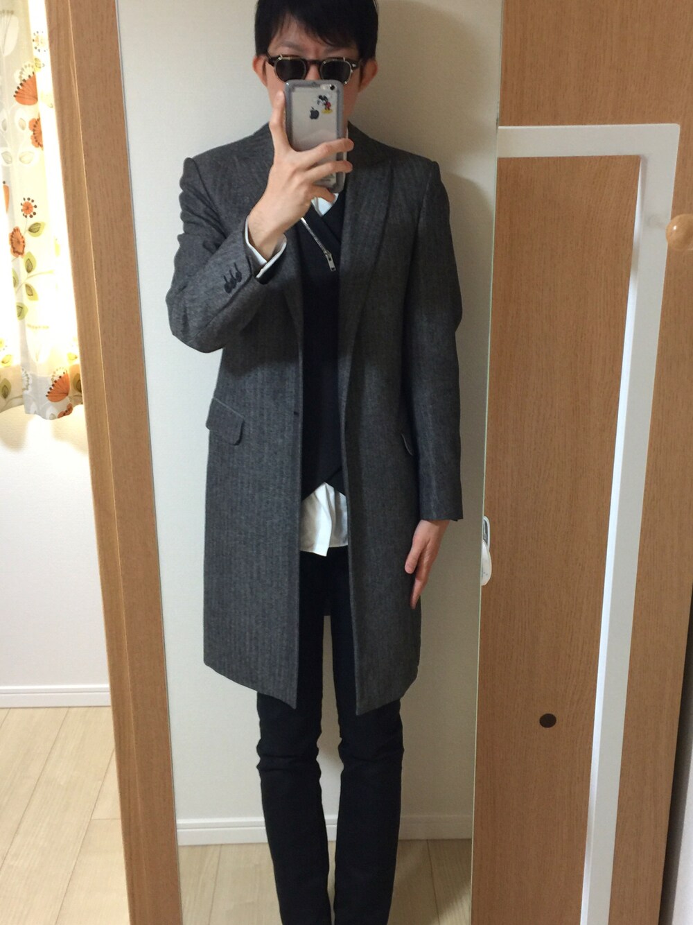 「Alexander McQueenのアイテム（その他アウター、グレー系）」を使った、ささやんさん（メンズ・180cm）の冬コーディネートの1枚目の写真