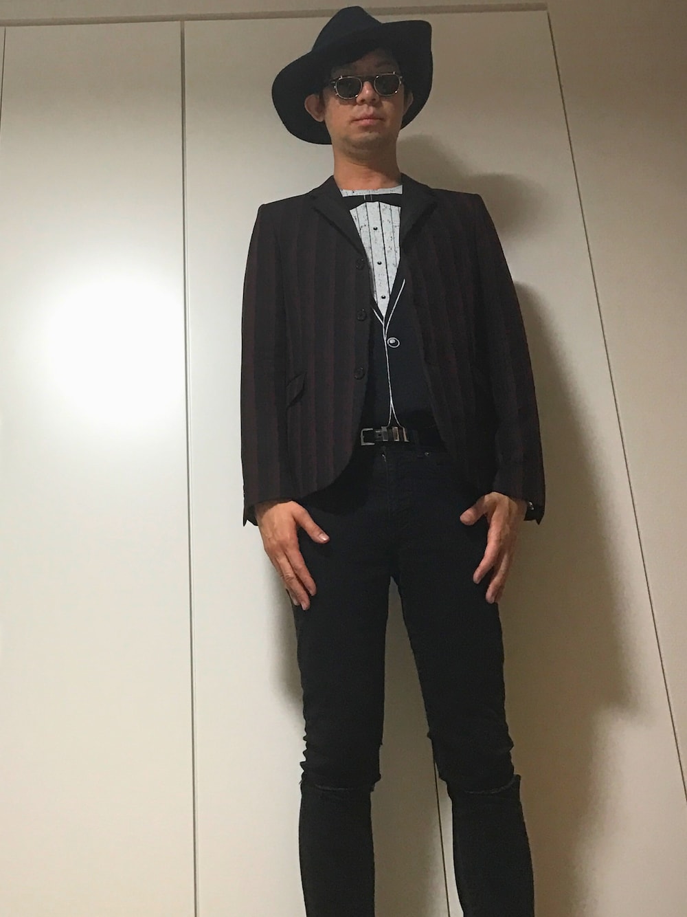 「秋コーデ、オトナカジュアル、ブラック、ジャケット、ダメージデニムパンツ」｜「GYDAのアイテム（ハット、ブルー系）」を使った、ささやんさん（メンズ・180cm）の秋コーディネートの1枚目の写真