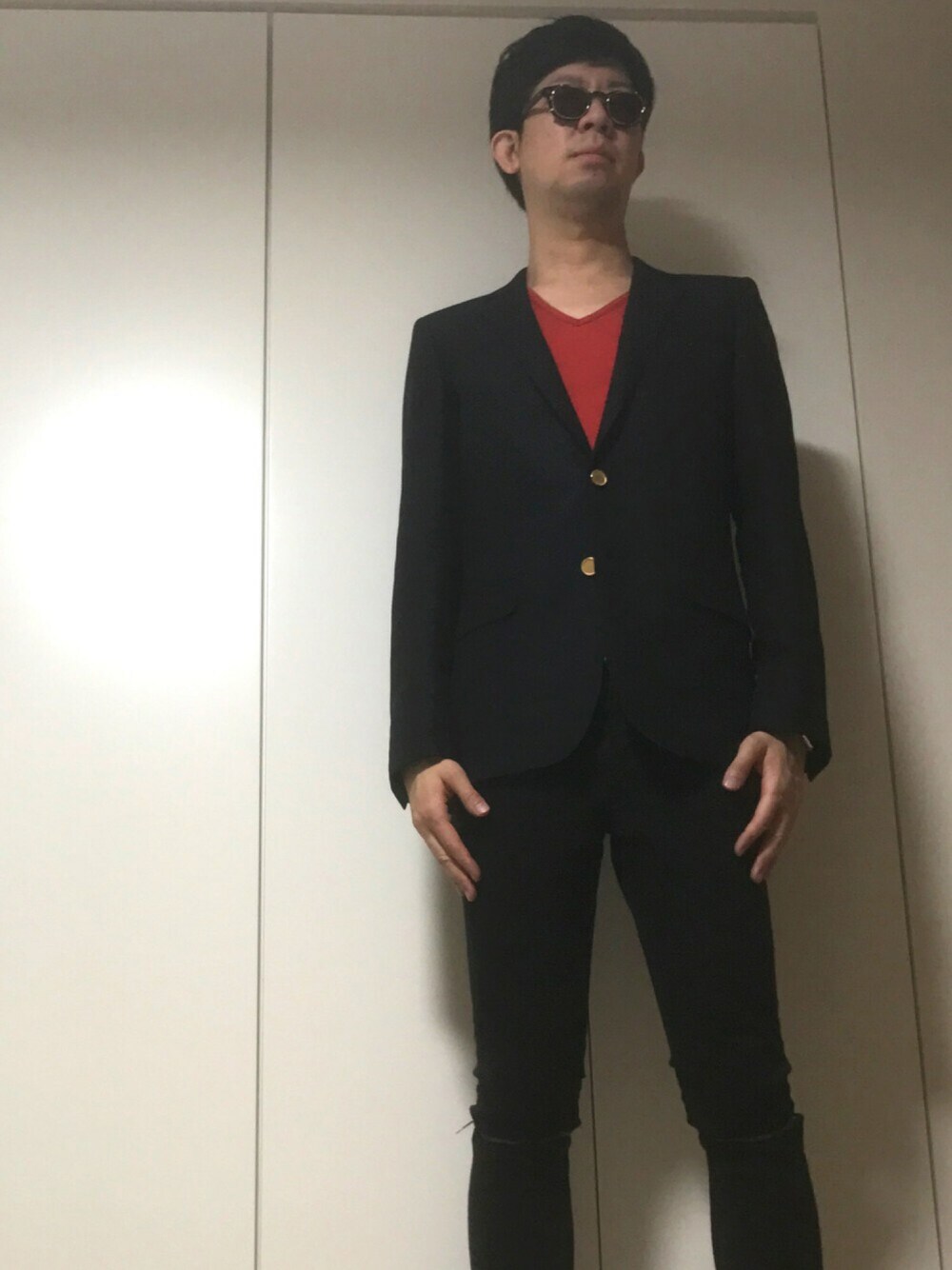 「休日スタイル、秋コーデ、赤」｜「MOSCOTのアイテム（メガネ、ブラウン系）」を使った、ささやんさん（メンズ・180cm）の秋コーディネートの1枚目の写真