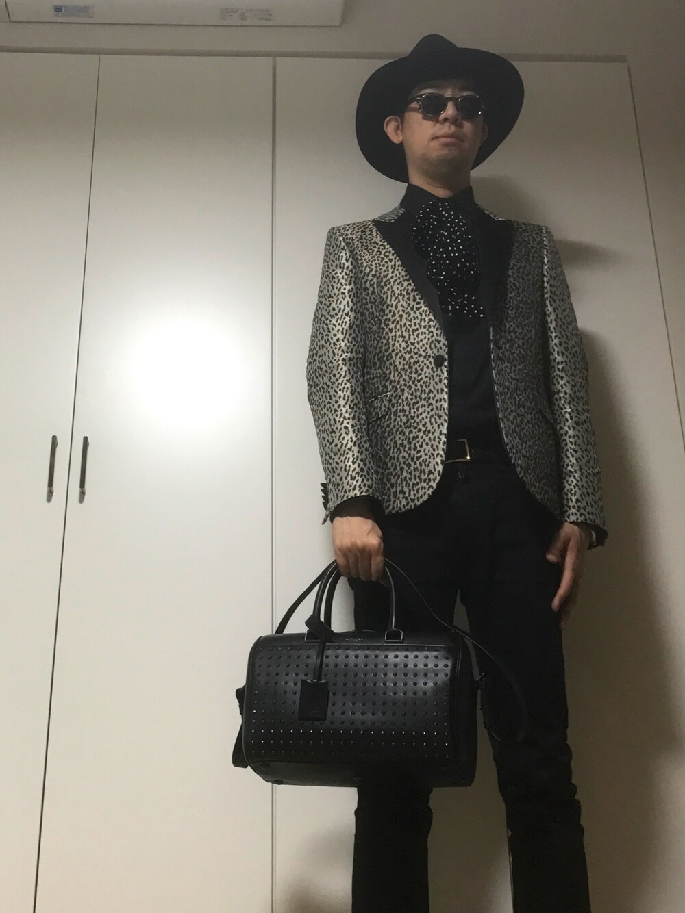 「モード、大人コーデ、秋コーデ、ジャケット、黒スキニー」｜「SAINT LAURENT PARISのアイテム（テーラードジャケット、その他）」を使った、ささやんさん（メンズ・180cm）の秋コーディネートの1枚目の写真