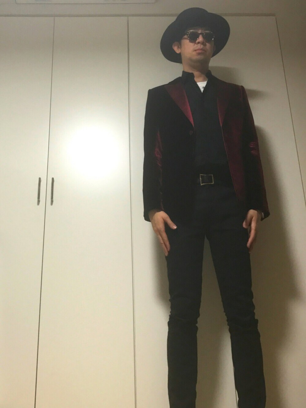 「ジャケット、スキニーデニム、ボルドー、Saint Laurent、saint laurent paris、モード」｜「KIJIMA TAKAYUKIのアイテム（ハット、ブラック系）」を使った、ささやんさん（メンズ・180cm）の冬コーディネートの1枚目の写真