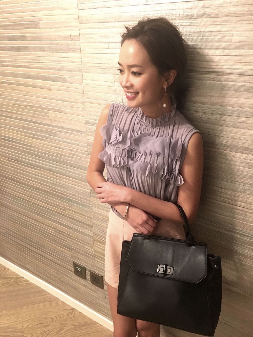 「haileystyle、haileyc、ZaloraxWear、Zalora、ZALORAxWEARstylesquad、black」｜「ZALORAのアイテム（バッグ、ブラック系）」を使った、haileycさん（レディース・158cm）の秋コーディネートの1枚目の写真