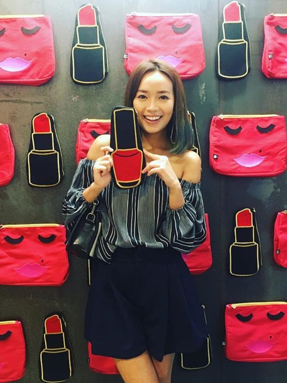 「haileystyle、Emmalomax、ZaloraxWear、Zalora、haileycstyle、haileyc」｜「ZALORAのアイテム（トップス、ブラック系）」を使った、haileycさん（レディース・158cm）の秋コーディネートの1枚目の写真
