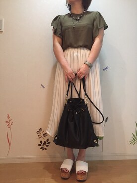 「カーキ×ホワイト」｜「アイテム（サンダル）」を使った、みのこさん（レディース・153cm）の夏コーディネート