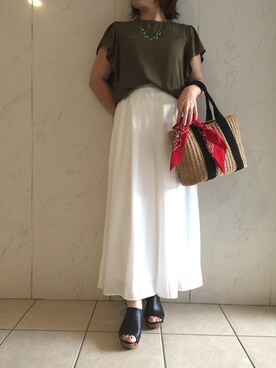 「カーキ×ホワイト」｜「アイテム（サンダル）」を使った、みのこさん（レディース・153cm）の夏コーディネート