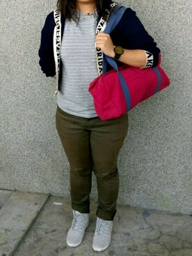 「アイテム（ボストンバッグ、レッド系）」を使った、Yuchi Songさん（レディース・158cm）の春コーディネート