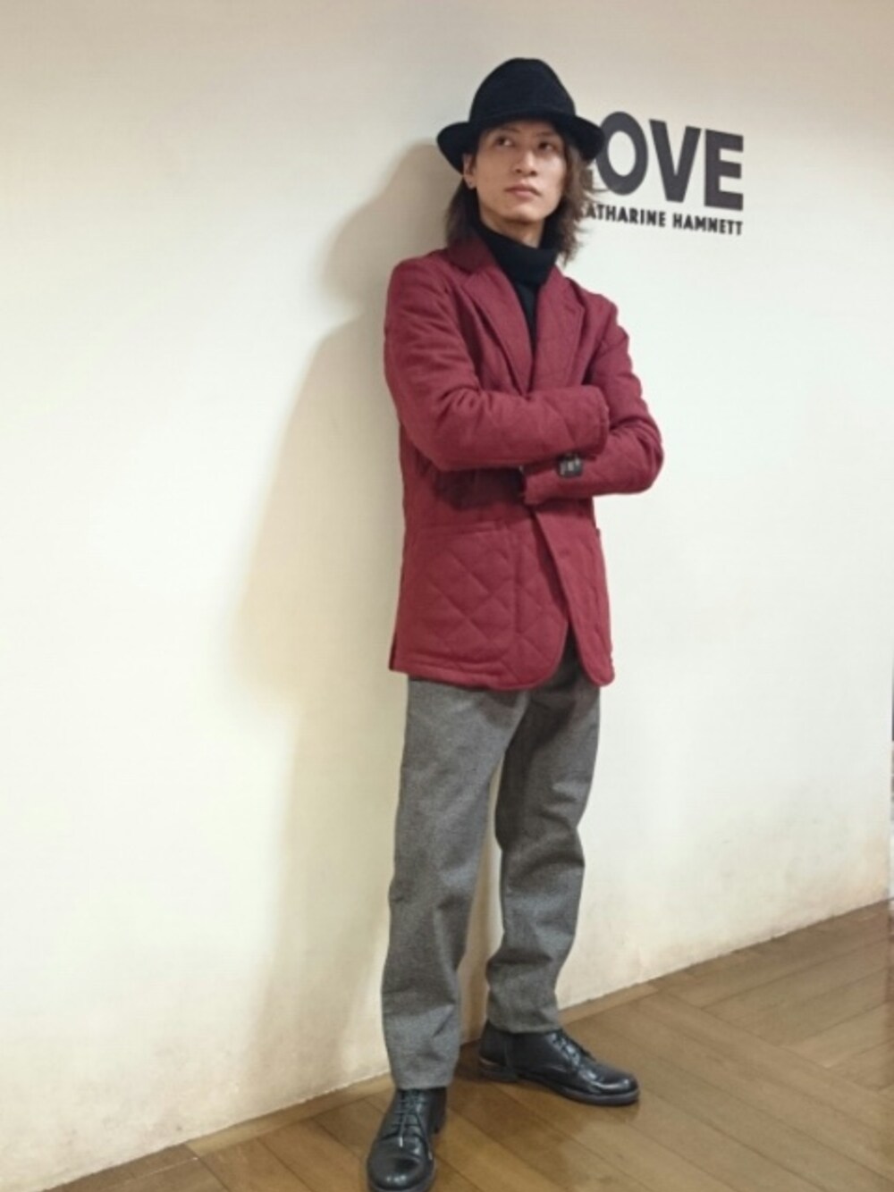 「キルティング、キャサリン ハムネット ロンドン(KATHARINE HAMNETT LONDON)、黒タートルネック」｜「KATHARINE HAMNETT LONDON のWOOL HIGH NECK（トップス、ブラック系）」を使った、大粒来　健明さん（メンズ・168cm）の冬コーディネートの1枚目の写真