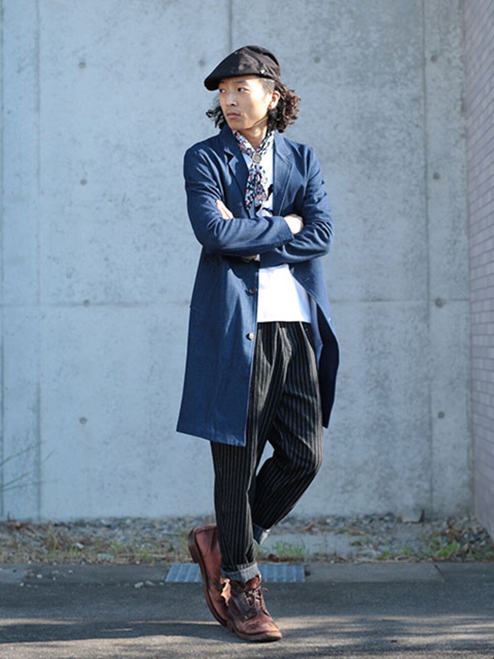 「＃チェスターコート、＃デニム、#ストライプ、 #花柄、 #スカーフ」｜「cielB　デニムチェスターコート（チェスターコート、ブルー系）」を使った、ベッキーさん（メンズ・170cm）の冬コーディネートの1枚目の写真
