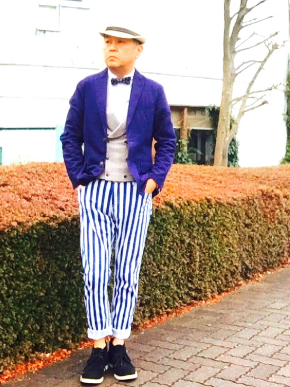 「ソフト帽、ダンディー、トラッド、ジャケット、蝶タイ」｜「韓国土産のアイテム（蝶ネクタイ、ブラック系）」を使った、でゑさん（メンズ・175cm）の春コーディネートの1枚目の写真
