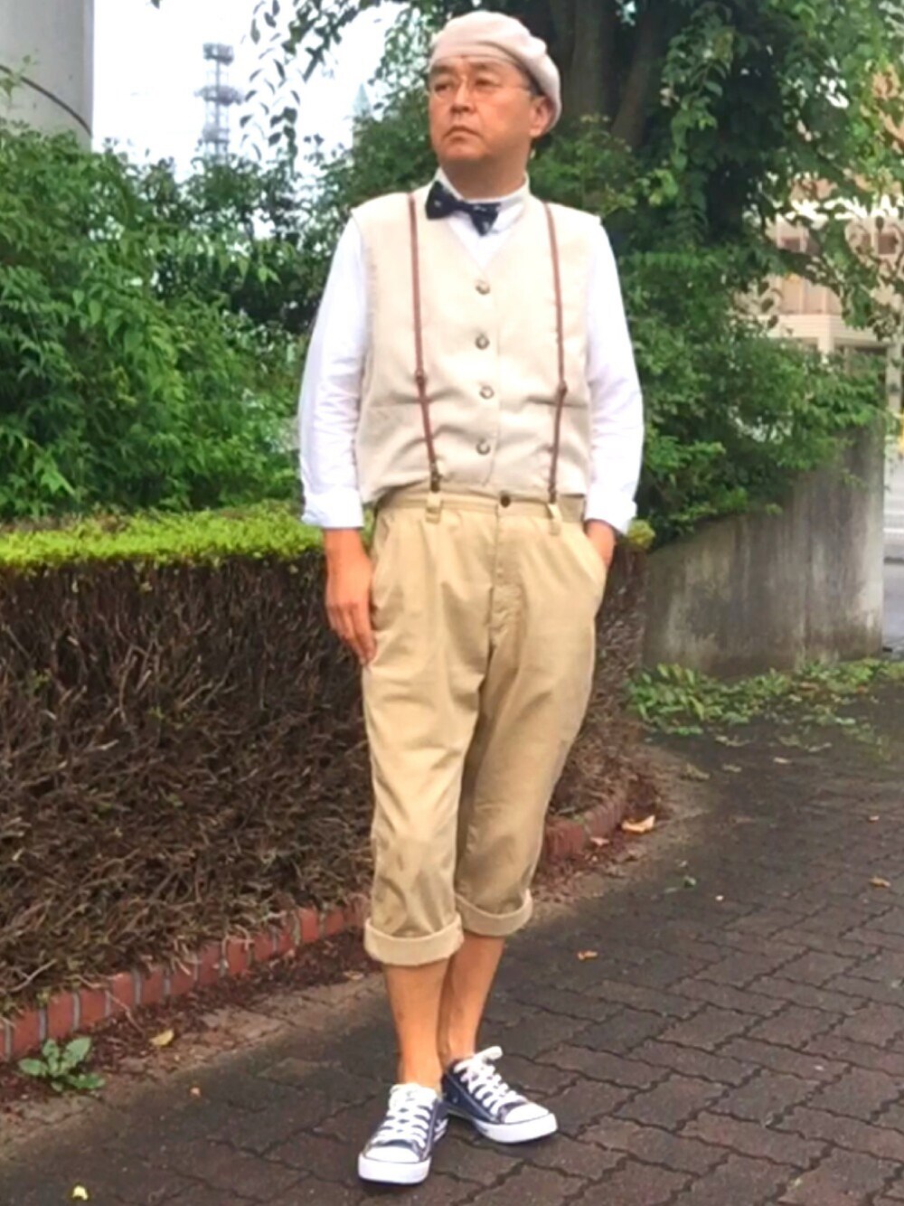 「蝶タイ、付け襟、サスペンダー、クロップドパンツ、ベレー帽」｜「ヴィンテージ眼鏡のアイテム（メガネ、その他）」を使った、でゑさん（メンズ・175cm）の夏コーディネートの1枚目の写真