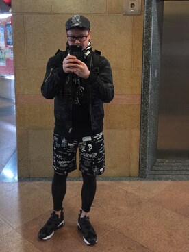 「IZZUE（イズゥー）のアイテム（帽子）」を使った、Sam Wongさん（メンズ・175cm）の春コーディネート