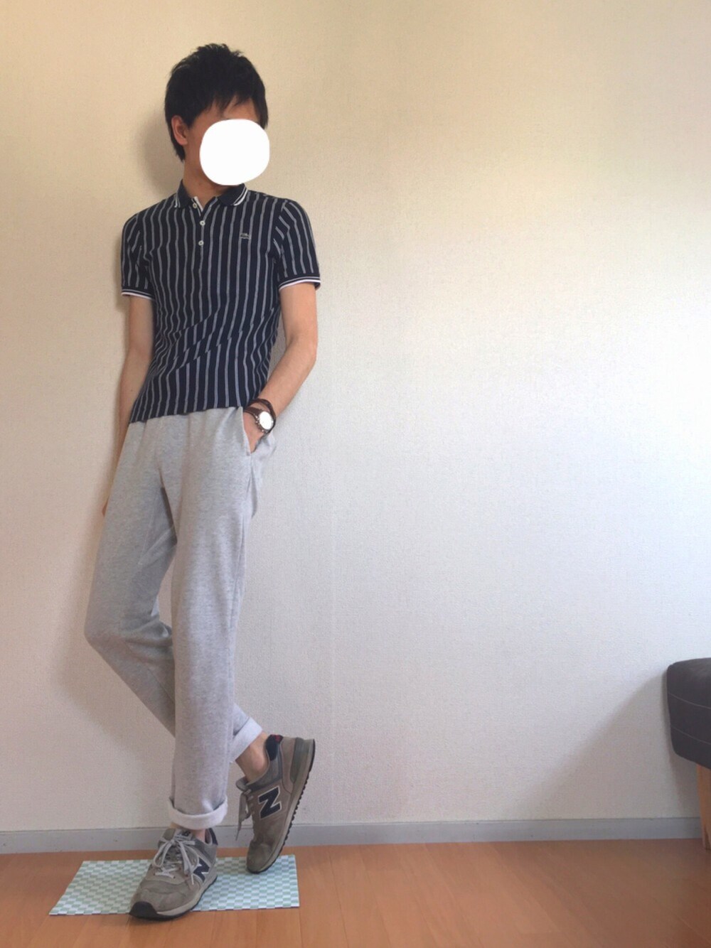 「ラフ、スニーカー、オトナカジュアル、ポロシャツ、ラコステ、古着」｜「LACOSTEのストライプ柄半袖ポロシャツ（ポロシャツ、ブルー系）」を使った、竜太郎さん（メンズ・178cm）の春コーディネートの1枚目の写真